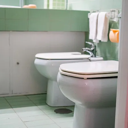 Spacious, Luxurious, And Charming In Premium Location With Parking 포르투