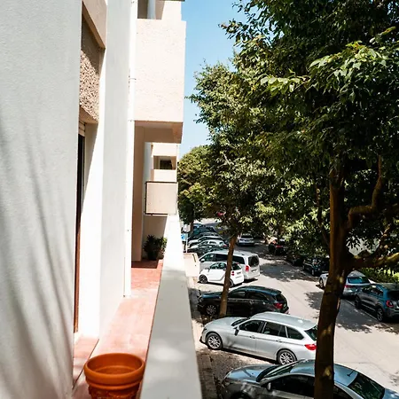 Spacious, Luxurious, And Charming In Premium Location With Parking 아파트 포르투