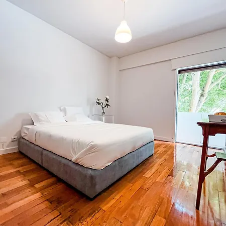 Spacious, Luxurious, And Charming In Premium Location With Parking 포르투