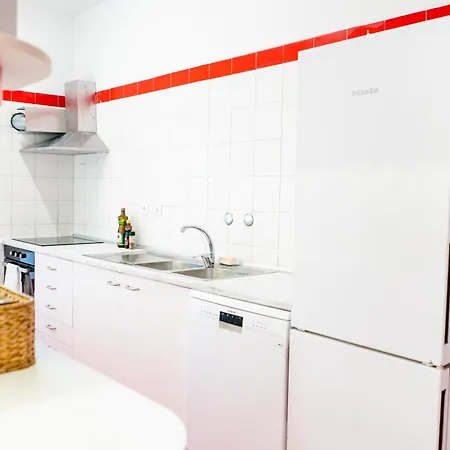 아파트 Spacious, Luxurious, And Charming In Premium Location With Parking