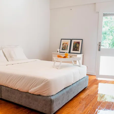 Spacious, Luxurious, And Charming In Premium Location With Parking 포르투