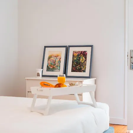 Spacious, Luxurious, And Charming In Premium Location With Parking 아파트 포르투