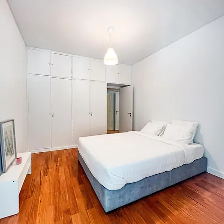 아파트 Spacious, Luxurious, And Charming In Premium Location With Parking *