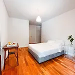 Spacious, Luxurious, And Charming In Premium Location With Parking Apartmán Porto