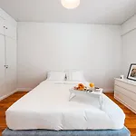 Spacious, Luxurious, And Charming In Premium Location With Parking Porto
