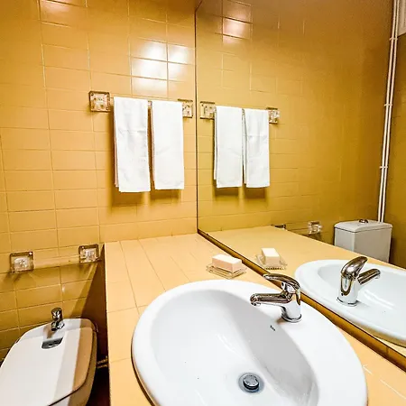 아파트 Spacious, Luxurious, And Charming In Premium Location With Parking *