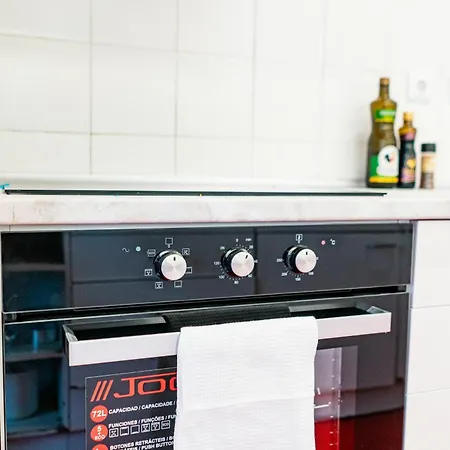 아파트 Spacious, Luxurious, And Charming In Premium Location With Parking *