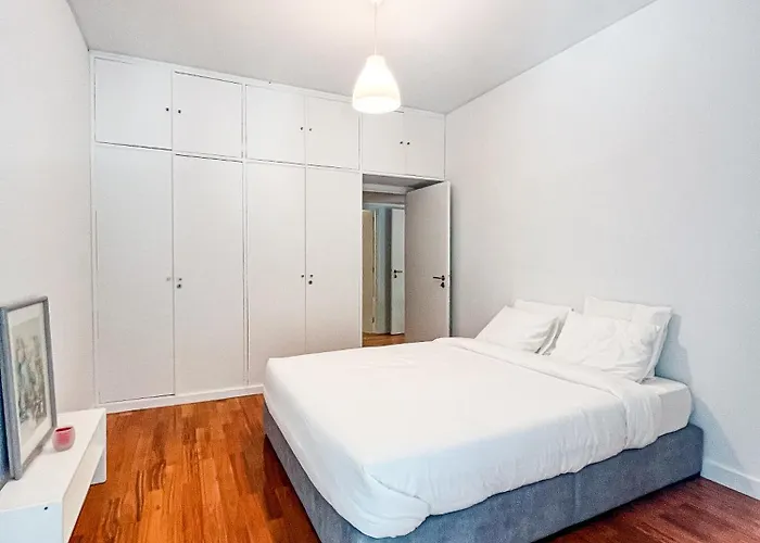 شقة Spacious, Luxurious, And Charming In Premium Location With Parking *