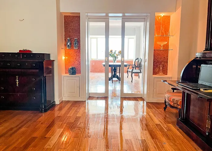 شقة Spacious, Luxurious, And Charming In Premium Location With Parking *