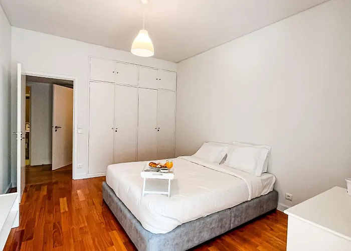 Spacious, Luxurious, And Charming In Premium Location With Parking Porto