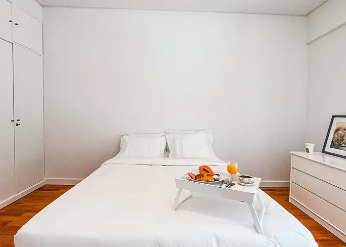 Spacious, Luxurious, And Charming In Premium Location With Parking Porto