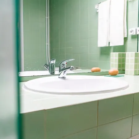 Spacious, Luxurious, And Charming In Premium Location With Parking Porto