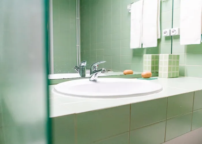 Spacious, Luxurious, And Charming In Premium Location With Parking Oporto