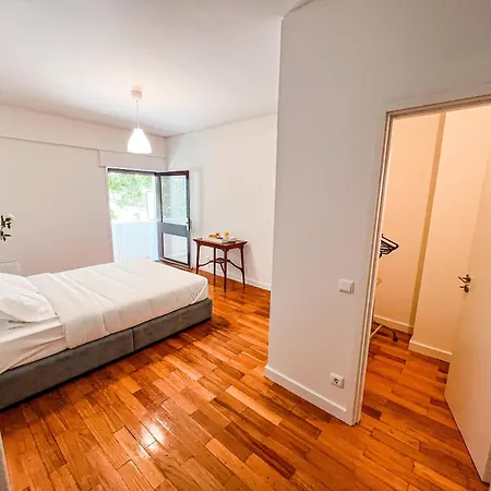 Spacious, Luxurious, And Charming In Premium Location With Parking *