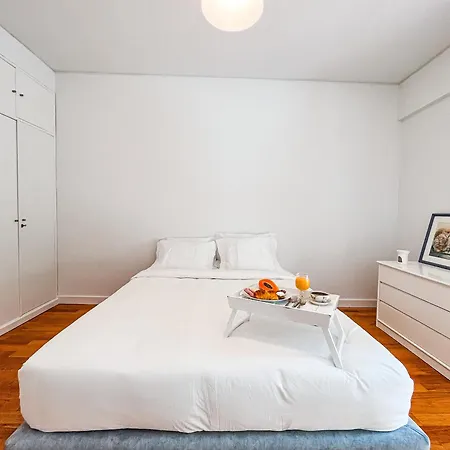 Spacious, Luxurious, And Charming In Premium Location With Parking Porto