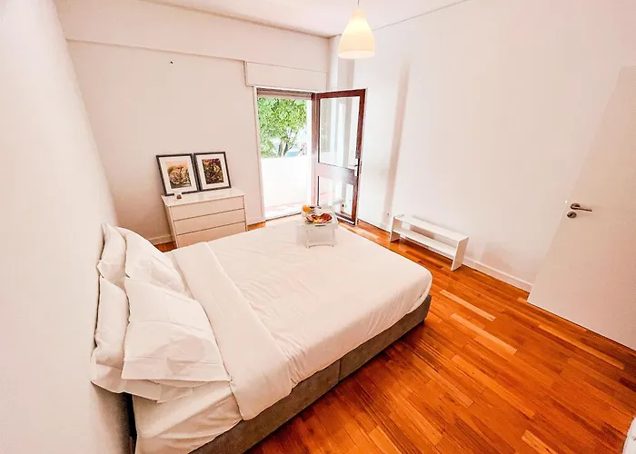 דירה Spacious, Luxurious, And Charming In Premium Location With Parking *