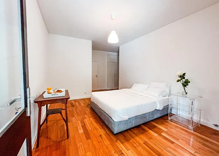 Spacious, Luxurious, And Charming In Premium Location With Parking דירה פורטו